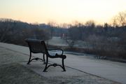Empty park bench at dusk (Unsplash)